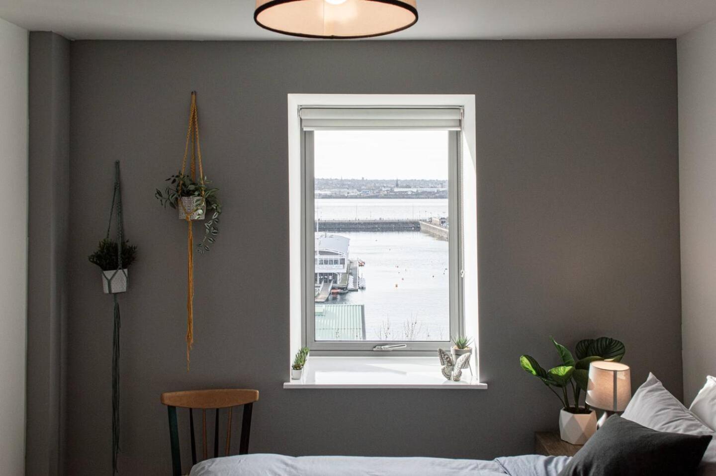 Stunning Mersey View Flat W Parking In Liverpool Eksteriør bilde