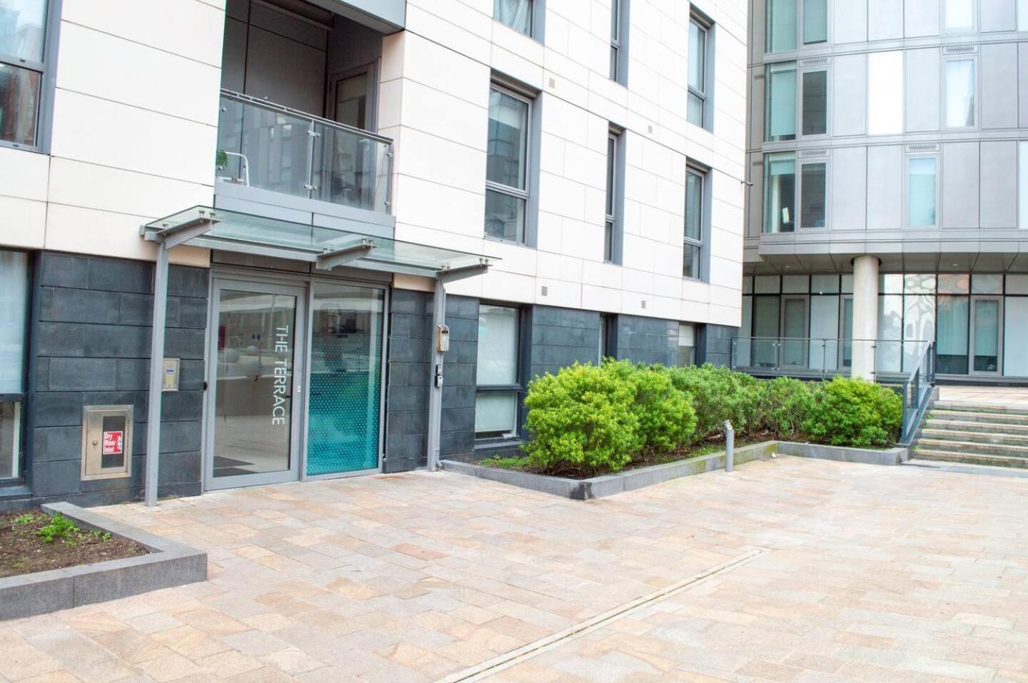 Stunning Mersey View Flat W Parking In Liverpool Eksteriør bilde