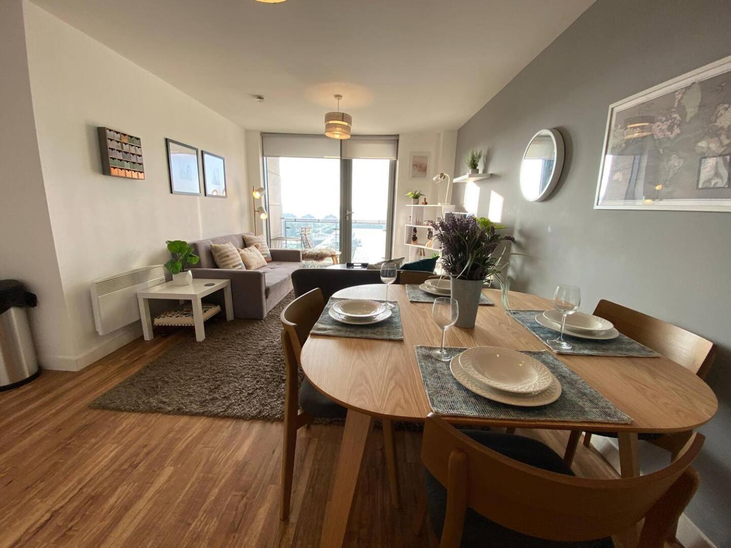 Stunning Mersey View Flat W Parking In Liverpool Eksteriør bilde