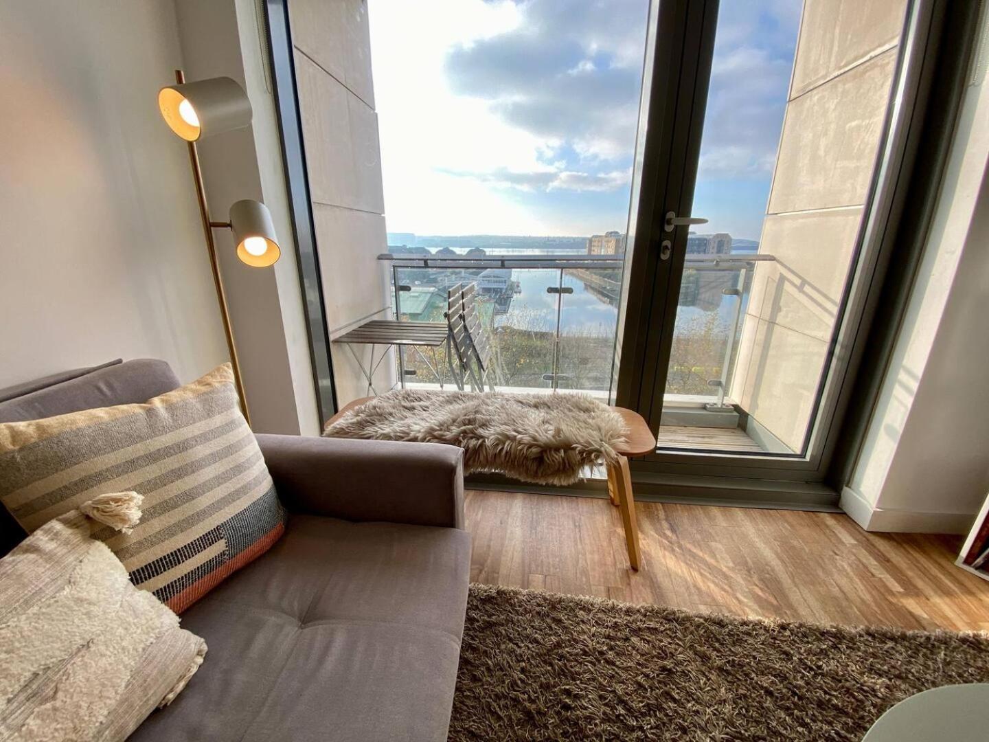 Stunning Mersey View Flat W Parking In Liverpool Eksteriør bilde