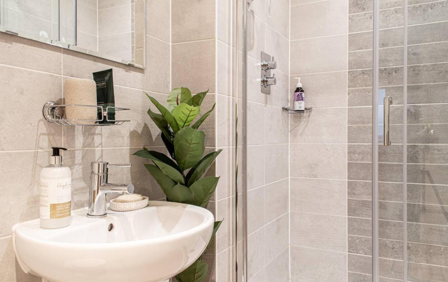 Stunning Mersey View Flat W Parking In Liverpool Eksteriør bilde