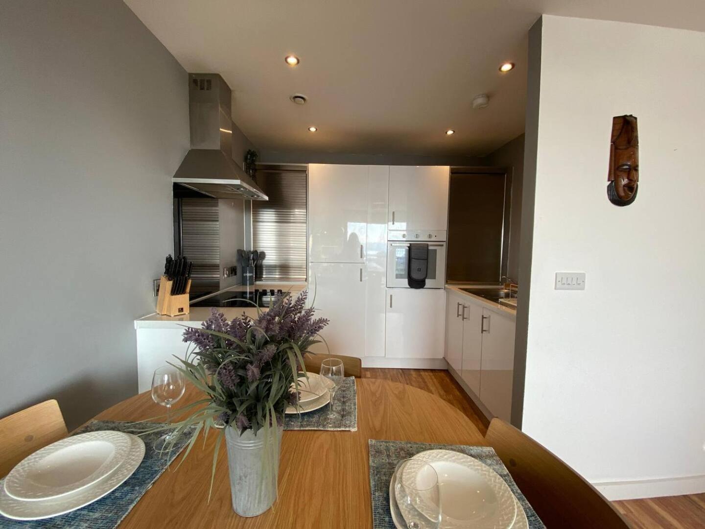 Stunning Mersey View Flat W Parking In Liverpool Eksteriør bilde