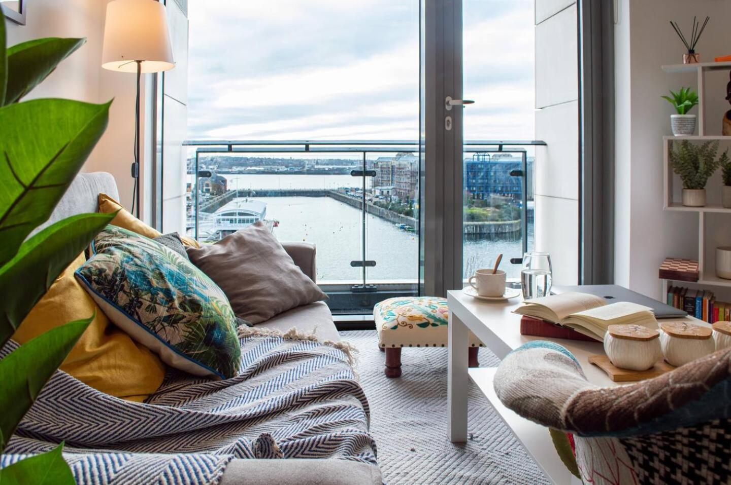 Stunning Mersey View Flat W Parking In Liverpool Eksteriør bilde