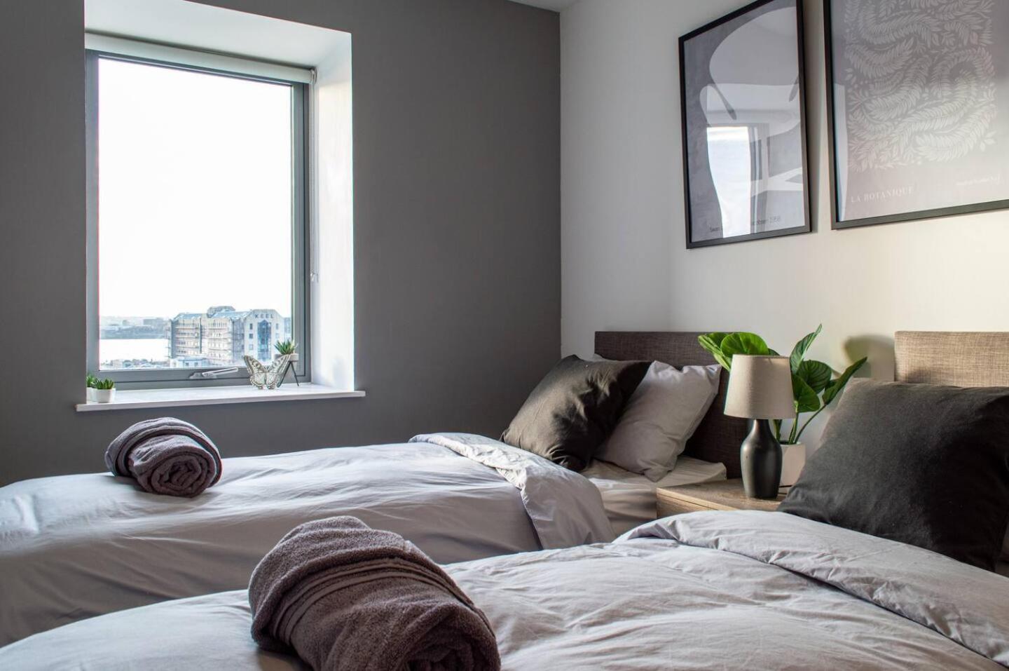 Stunning Mersey View Flat W Parking In Liverpool Eksteriør bilde