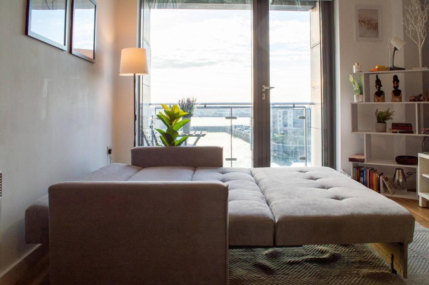 Stunning Mersey View Flat W Parking In Liverpool Eksteriør bilde