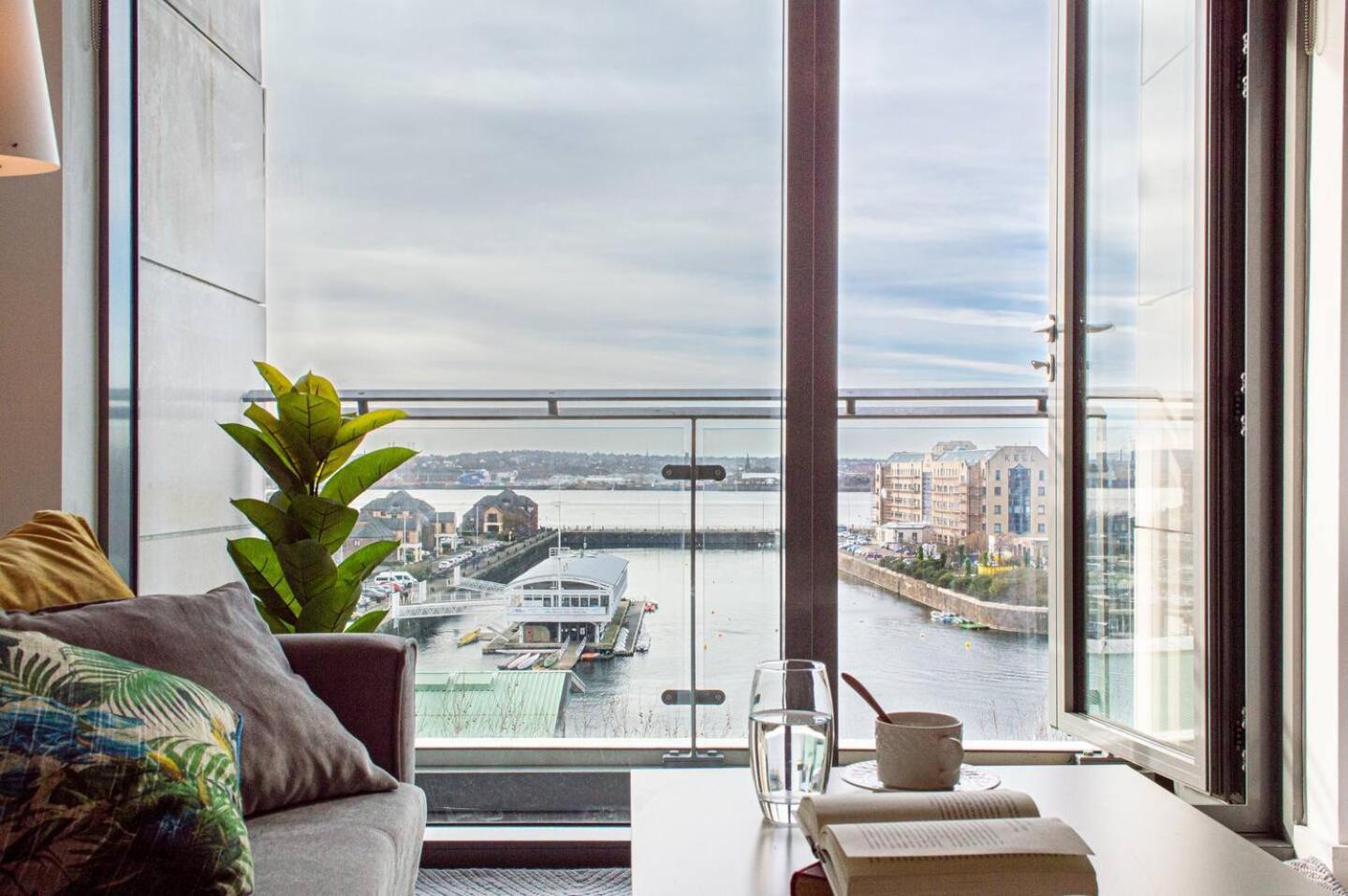 Stunning Mersey View Flat W Parking In Liverpool Eksteriør bilde